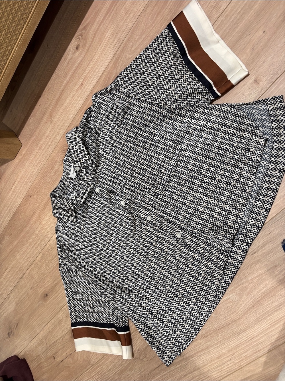Evereve Black & White Short-Sleeve Button-Down with Brown Stripe Cuffs - Picture 3 of 4